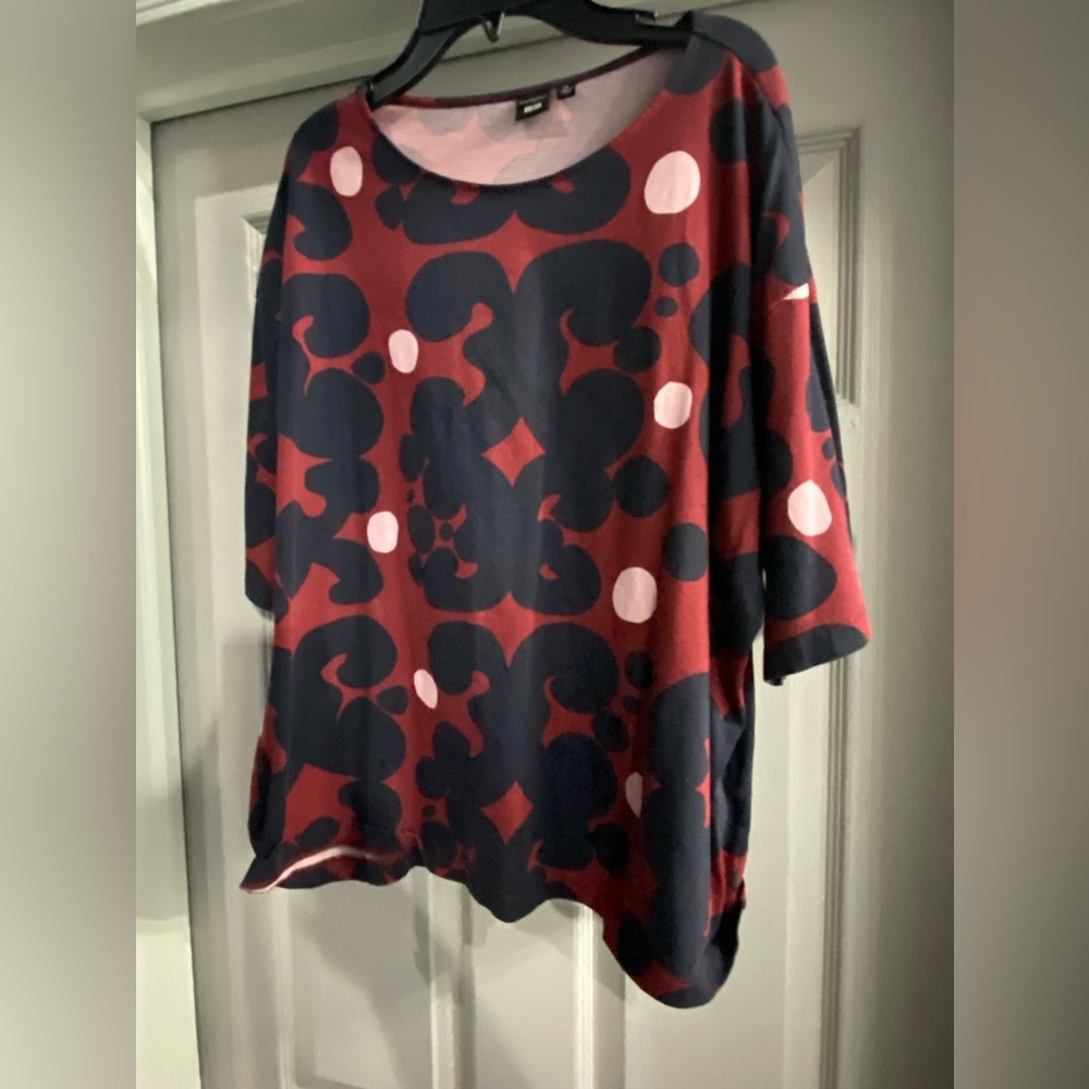 Uniqlo Marimekko collaboration tee shirt Red and Blue never worn XL